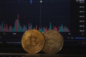 深入解析加密货币价格波动的原因：市场特性与参与者多样性